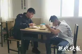 11岁男孩车站乞讨：我想买票去常州找爸爸图片