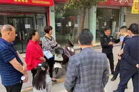 乐山一女子屋内养三四十条狗，民警出手了图片