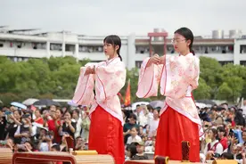 江西吉安一中学举行2021年度学生十八岁集体成人礼图片