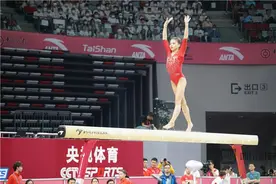 恭喜！成都妹子李诗佳家门口摘得平衡木冠军图片