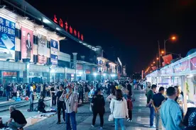 静安的安义夜巷太“高大上”？不如到嘉定逛逛“土味夜市”……图片