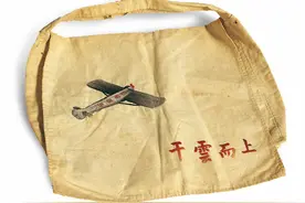 书包上的四个字，道尽炽热母爱图片