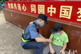 母亲节前夕，潮惠路政小哥助揭西8岁小男孩寻找妈妈图片