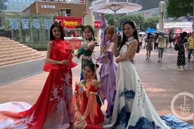 小姐姐观音桥商圈玩快闪，为选美吸粉图片