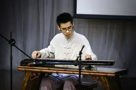 非常人物｜琴声幽幽献母亲！重庆青年古琴家王海波：我的妈妈是超人图片