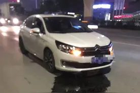 南宁一车主把事故车拉到4S店，但迟迟不能修！因保险公司觉得报价高图片