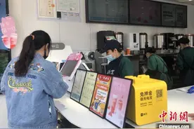 奶茶涨价了！二十元一杯的快乐，它配吗？图片