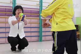 她用了25年，成为近4000名孤弃儿童的“天使妈妈”图片
