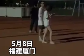 男生约暗恋对象散步，室友提前买花“神助攻”：青春最好的模样图片