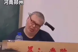 老师上课用特殊道具逗孩子们开心！网友：想上他的课，太可爱了图片