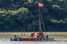 甬舟高速公路进行深水钻孔地质详探图片