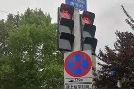 限时停放！即墨两学校周边违规停车明起抓拍图片