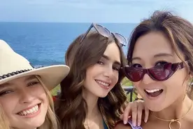 《艾蜜莉在巴黎2》开拍！　莉莉柯林斯辣晒比基尼美照图片