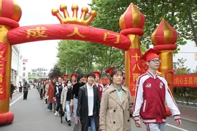 山东日照：学生参与“成人礼”仪式 迎接十八岁图片