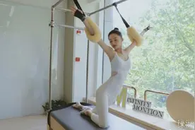 张韶涵健身秀纤细身材 马甲线若隐若现实力抢镜图片