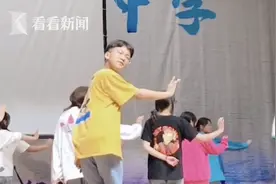 C位非你莫属！彩排现场，高一男生舞姿惊艳众人图片