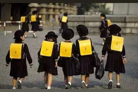 日本书包能背六年图片