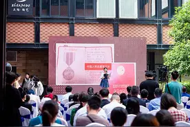 年轻后辈讲述“传家宝”的故事 用亲身实践让革命精神代代传图片