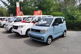 实探微型电动车在沪销售现状：限牌政策传闻尚未落地 专家称不会改变新能源车市增长趋势图片