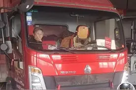 河南司机带患病母亲送货走红，当事人回应：妈妈必须吃得比我好图片