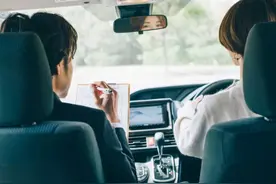 驾考减负：自动挡少考一项，科目二不考坡道定点停车和起步图片