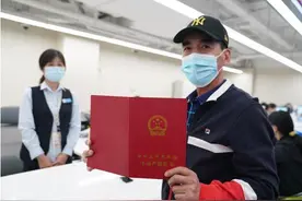 破解群众“急难愁盼” 丰台区切实解决历史遗留“办证难”问题图片
