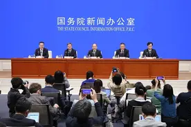 中国总人口：14.1178亿图片