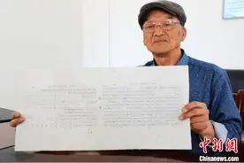 河北平乡老人守护陵园12年 致力搜集当地抗战故事图片