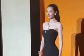 求生欲满满！钟楚曦拍照秀美腿 吴磊范丞丞眼神瞥向别处不敢看图片