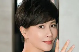 刘嘉玲最新写真释出 身穿米白色套裙静谧中带着温雅图片
