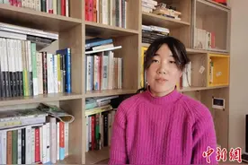 “00后”失学女诗人李华：在文字中寻找未来图片