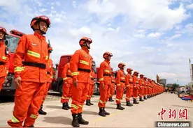迎全国防灾减灾日“黑科技”灭火装备亮相应急救援演练图片