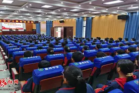 抗美援朝老兵进校园讲党史图片
