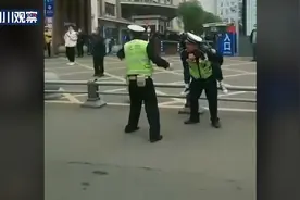 背着病患狂奔400米 眉山这位交警帅呆了图片