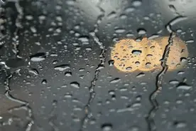 雨天开车后视镜看不清？雨刮总刮不干净？解决方法大揭密！图片