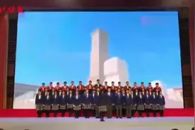 十四岁珍藏起红领巾，这群中学生迈向青春第一步图片