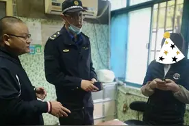 破墙开窗为采光？城管依法来查处图片