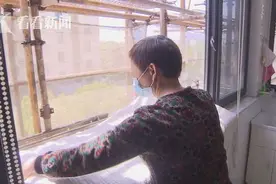 烟头屡掉落烧烫衣物成阿姨心病 抓住肇事者竟如此之难图片
