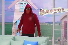 实力扎心！杜海涛体验当奶爸 小眼睛被萌娃误认为闭眼做饭图片