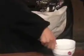 男子故意喊媳妇洗碗被奶奶数落 网友：洗碗三代单传，现在传给你图片