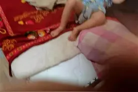 云南普洱2岁失踪女孩找到了，被发现时正在睡觉图片