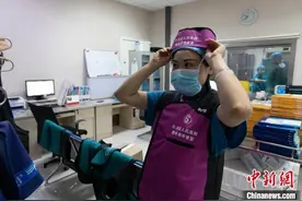 探访导管室“铅衣玫瑰”：每天着30多斤铅衣站立数小时图片