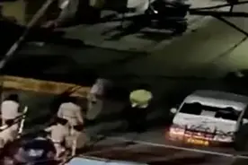 印度一医护人员深夜外出买药遭警察殴打，警察称自己当时喝醉了图片