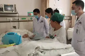 揪心！辽宁2岁半男宝掉进开水锅，造成全身50%被烧伤图片