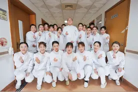 妻子是空姐，他是“猛男”护士长，“从未动摇，我喜欢护理工作！”图片