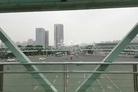 合肥“明珠广场行人坠桥”后续：女孩有精神疾病 因家庭矛盾负气出走图片