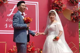 还记得那场帐篷“5分钟婚礼”吗？因抗疫两次延期，这对新人如愿走进婚姻殿堂图片