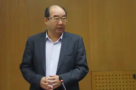 中国人口学会副会长原新：未来10年人口负增长基本没悬念图片