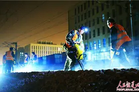 高铁维修工的十二时辰图片