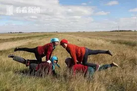70岁大爷大妈轻松劈叉、倒立一秒到位！中国第一瑜伽村成网红图片